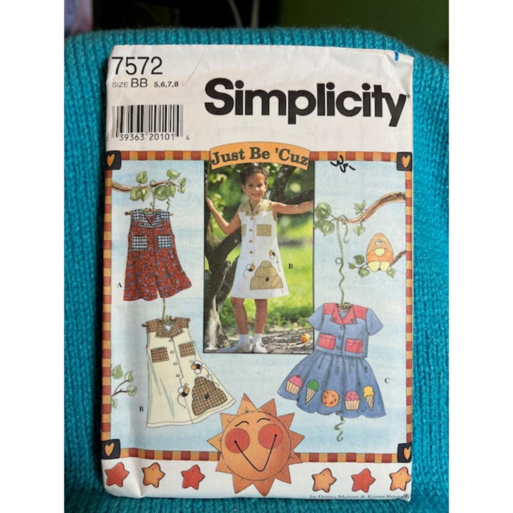 Simplicity sewing pattern  7572 girls dress